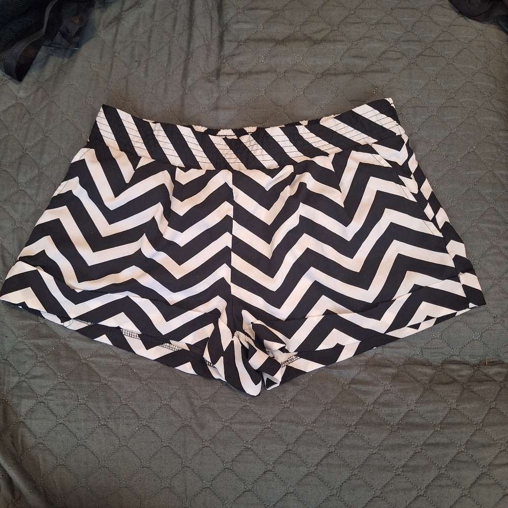 Black and White Chevron Junior sz M Shorts